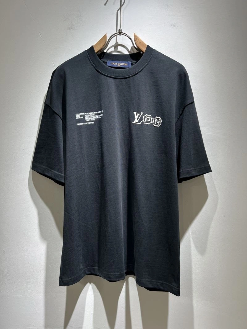 Unisex Louis Vuitton T-Shirts 136101