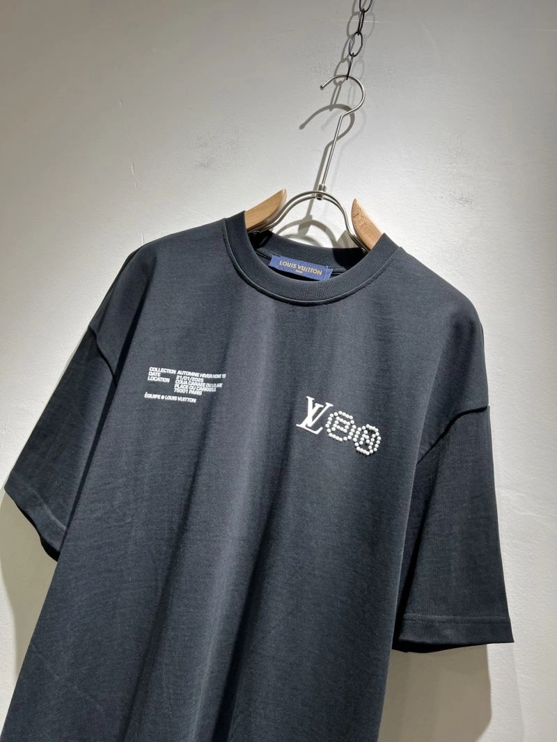 Unisex Louis Vuitton T-Shirts 136101