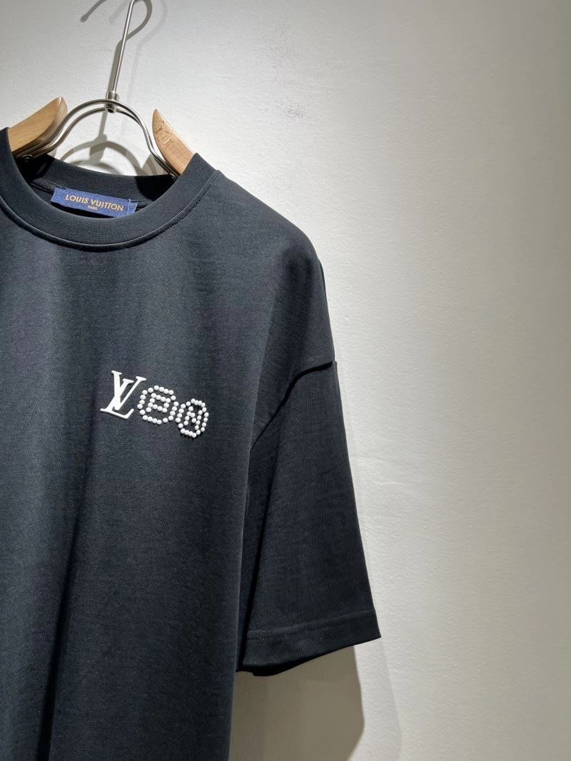 Unisex Louis Vuitton T-Shirts 136101