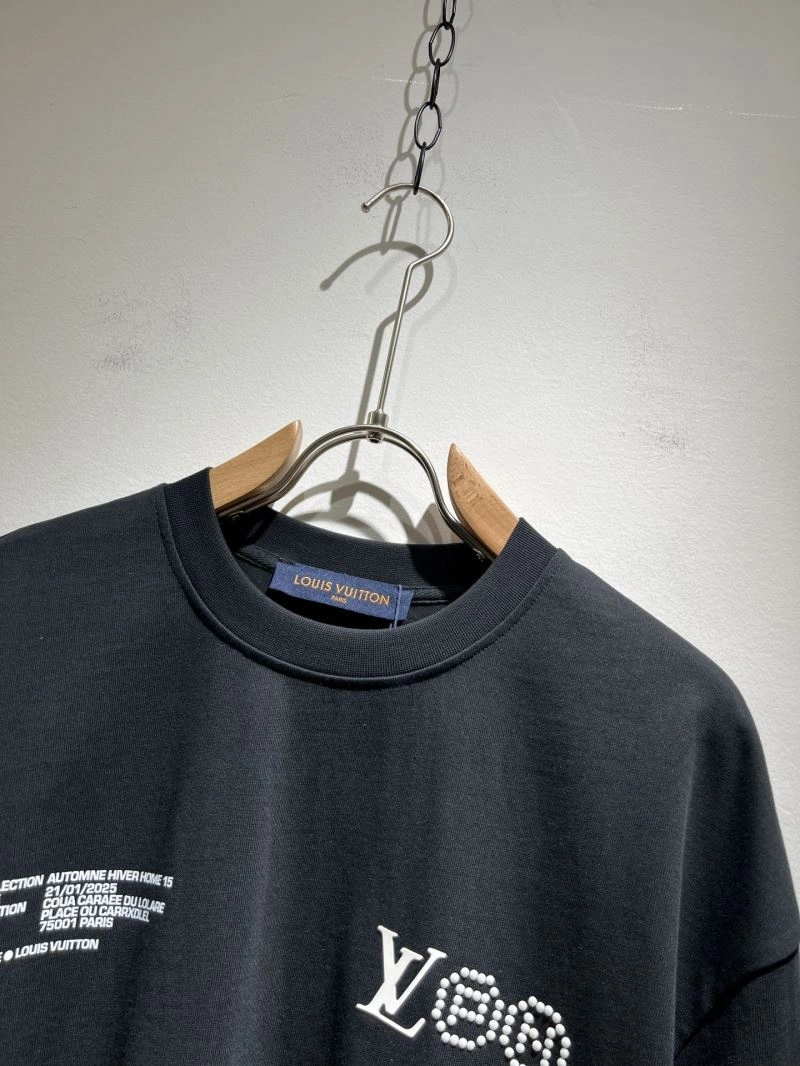 Unisex Louis Vuitton T-Shirts 136101
