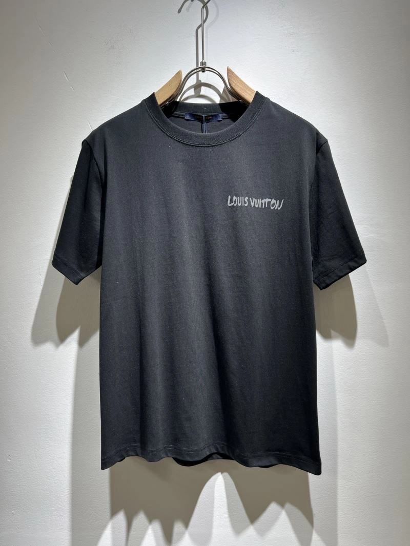 Trendsetting Louis Vuitton T-Shirts 136100