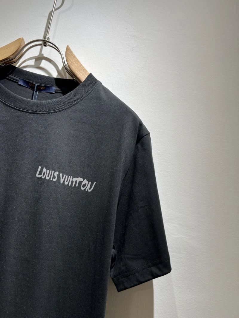Trendsetting Louis Vuitton T-Shirts 136100