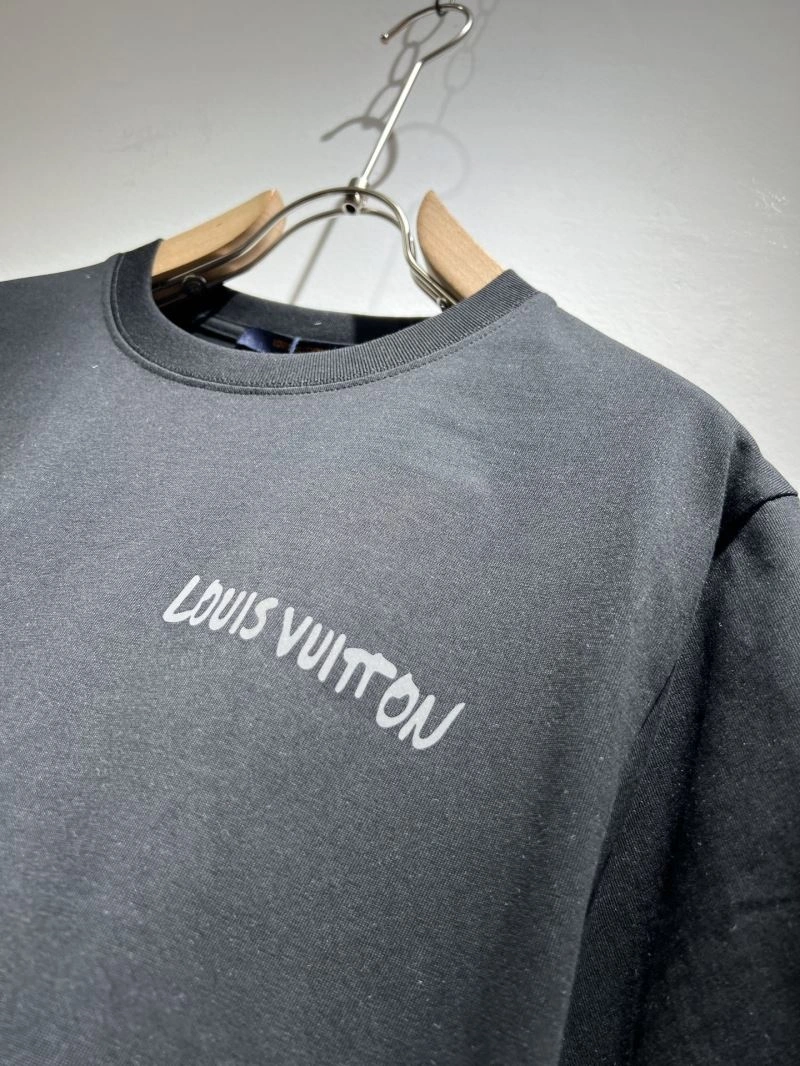 Trendsetting Louis Vuitton T-Shirts 136100