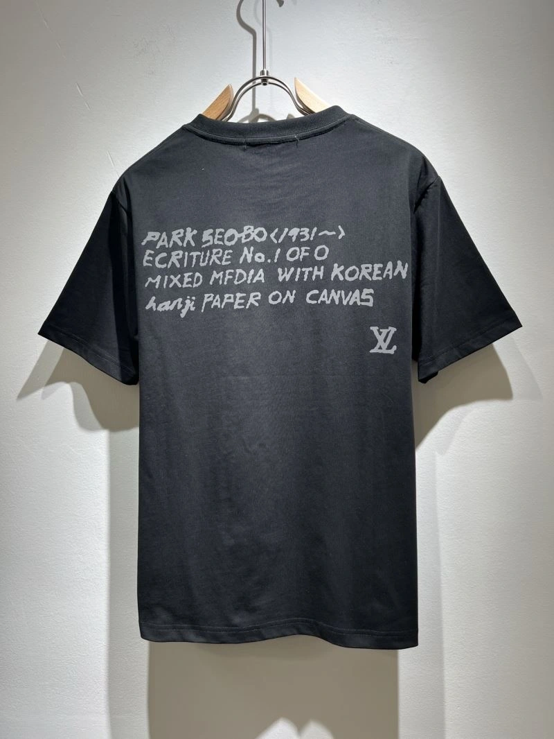 Trendsetting Louis Vuitton T-Shirts 136100