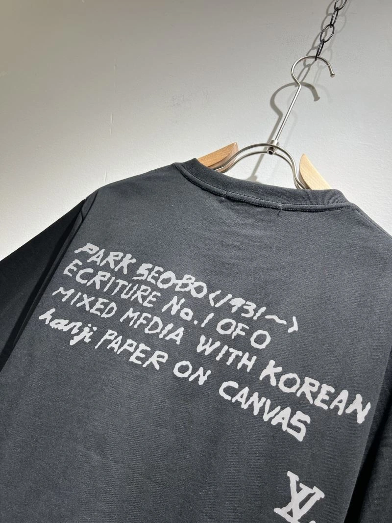 Trendsetting Louis Vuitton T-Shirts 136100