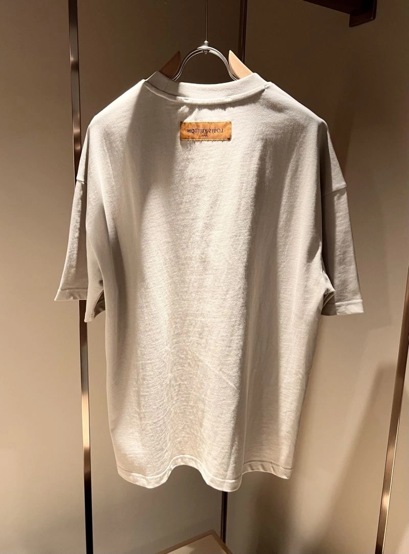 Louis Vuitton T-Shirts Trendsetting 136159