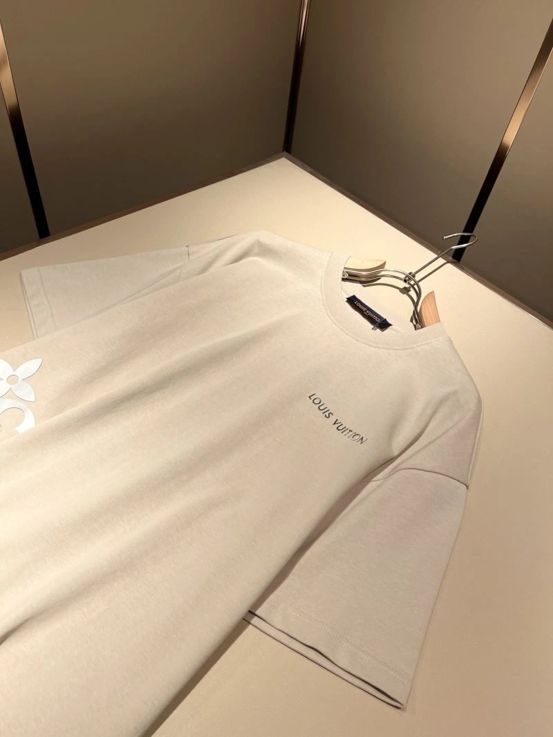 Louis Vuitton T-Shirts Trendsetting 136159