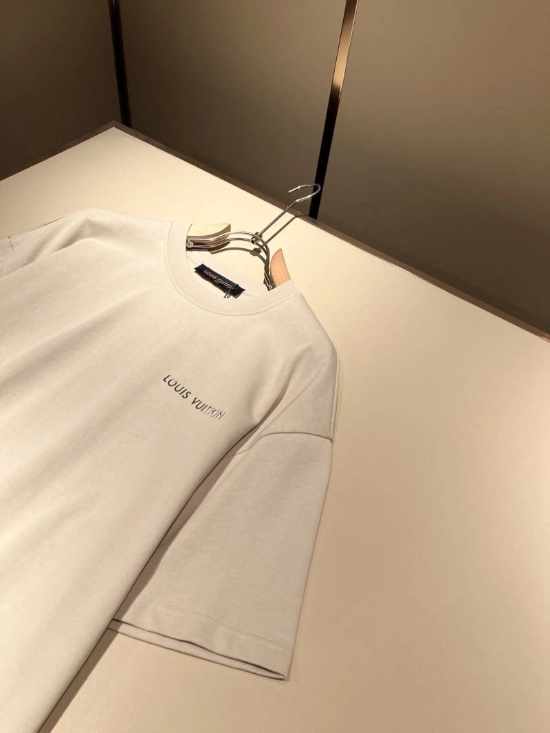 Louis Vuitton T-Shirts Trendsetting 136159