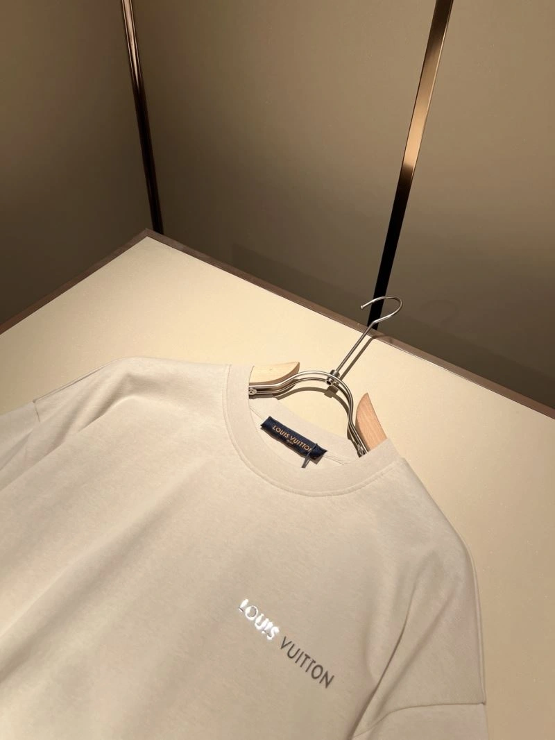 Louis Vuitton T-Shirts Trendsetting 136159