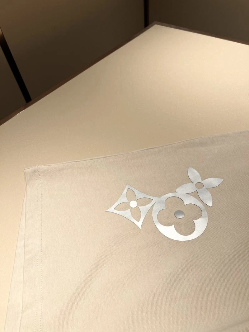 Louis Vuitton T-Shirts Trendsetting 136159