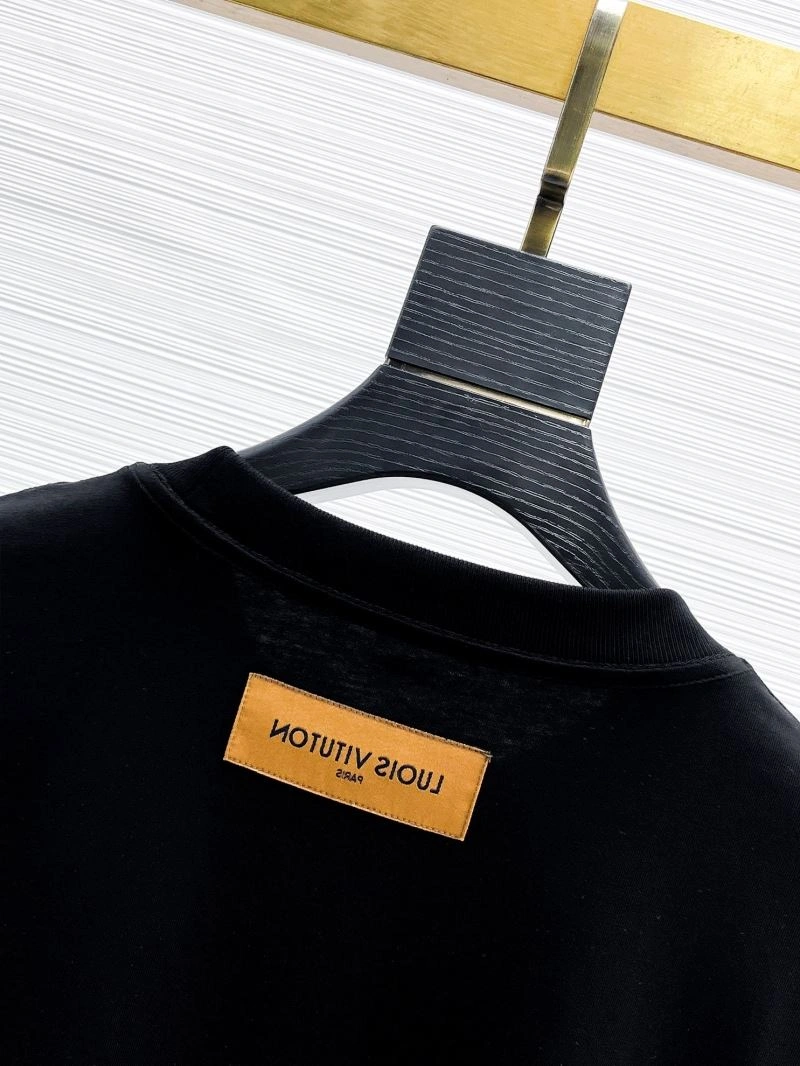 Refined Louis Vuitton T-Shirts 136078