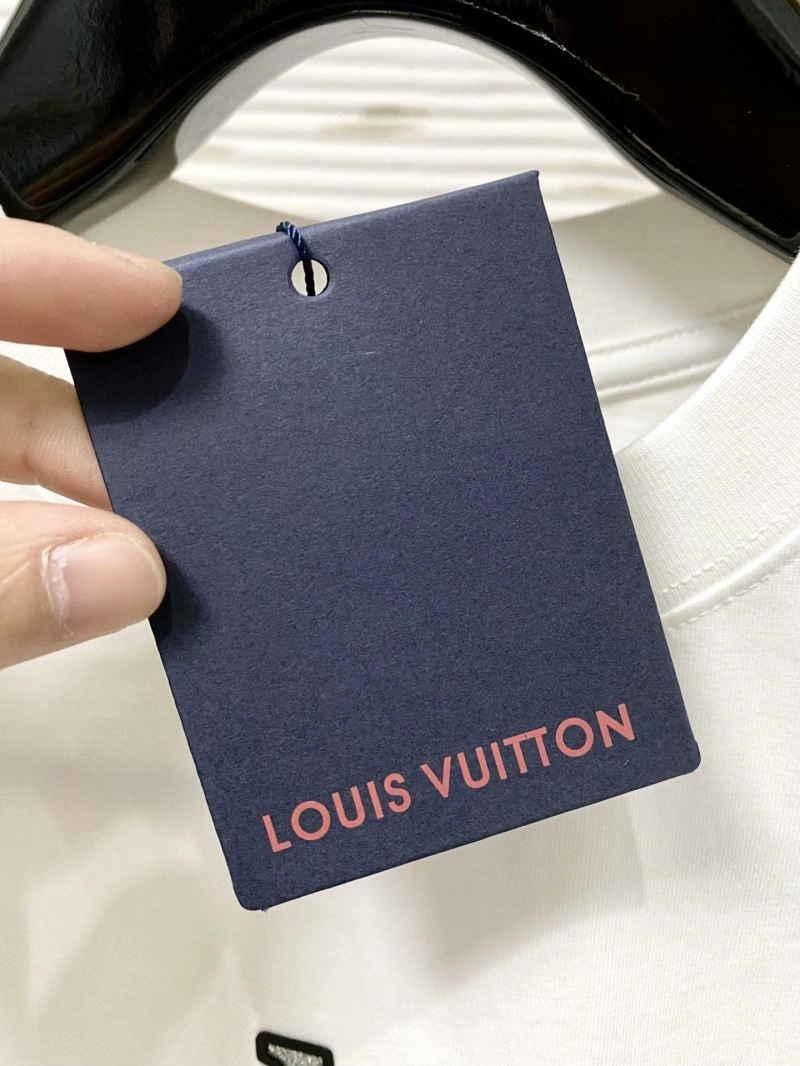 Louis Vuitton T-Shirts Sleek 136072