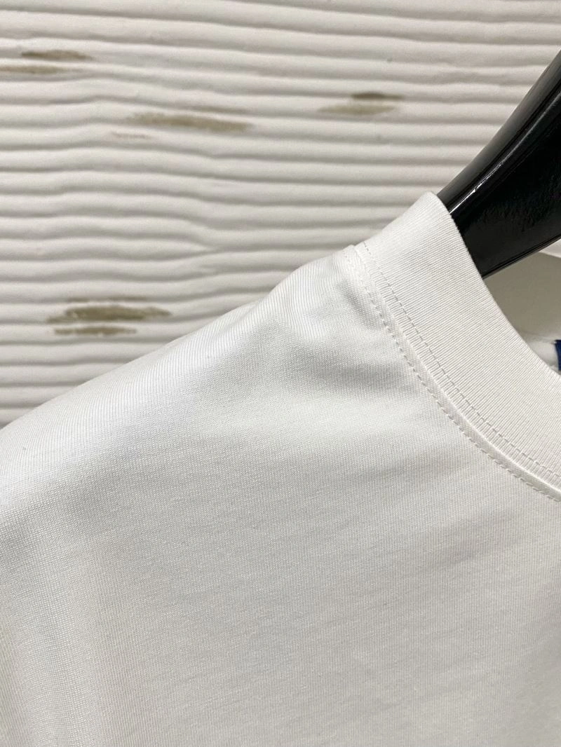 Louis Vuitton T-Shirts Sleek 136072