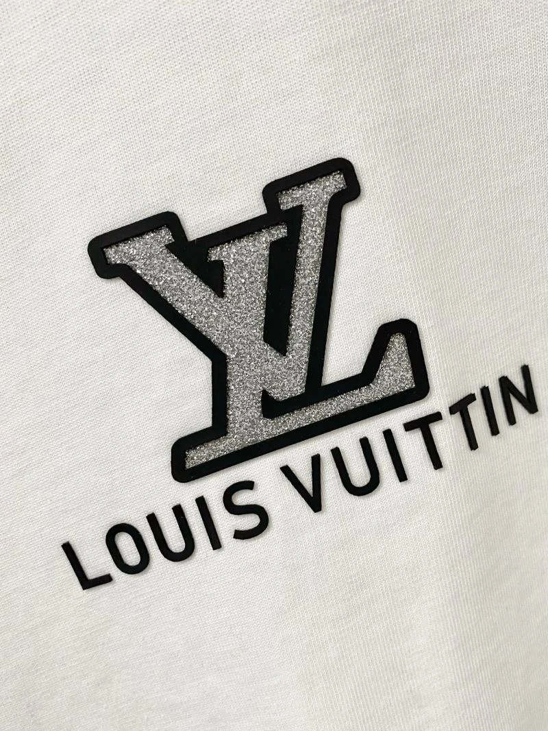 Louis Vuitton T-Shirts Sleek 136072