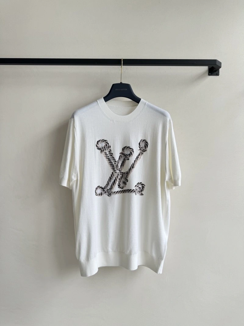 Sporty Louis Vuitton T-Shirts 131010