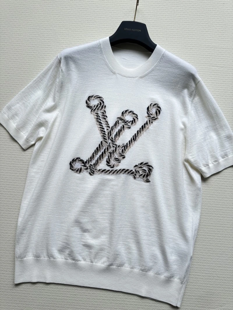 Sporty Louis Vuitton T-Shirts 131010