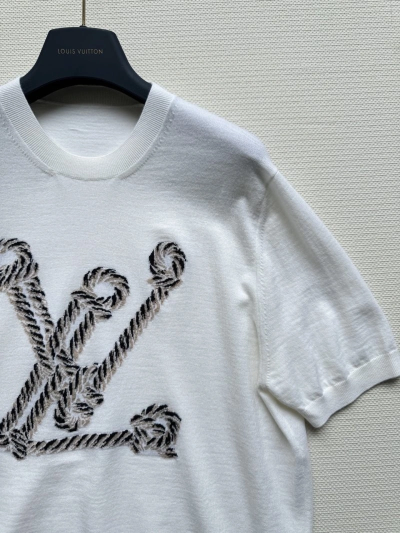 Sporty Louis Vuitton T-Shirts 131010