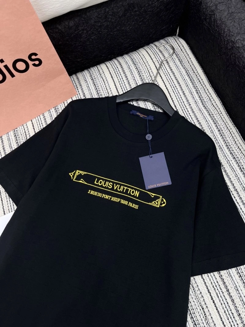 WaterResistant Louis Vuitton T-Shirts 130989