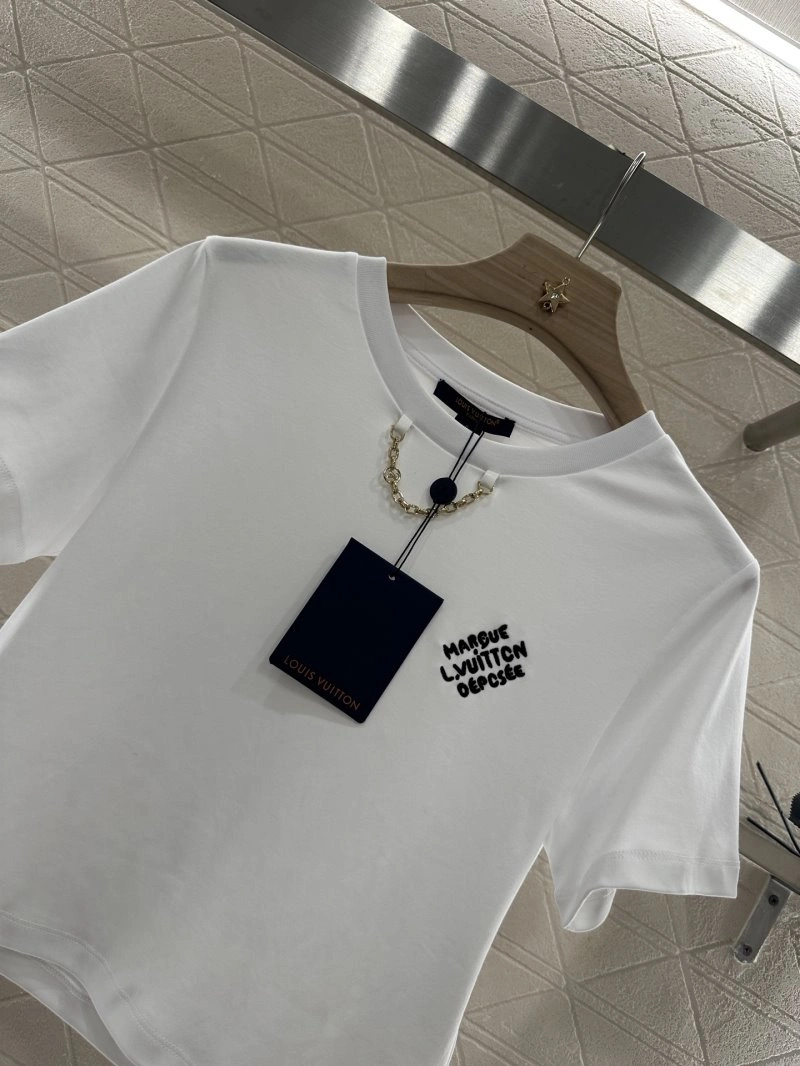 Bold Louis Vuitton T-Shirts 130999