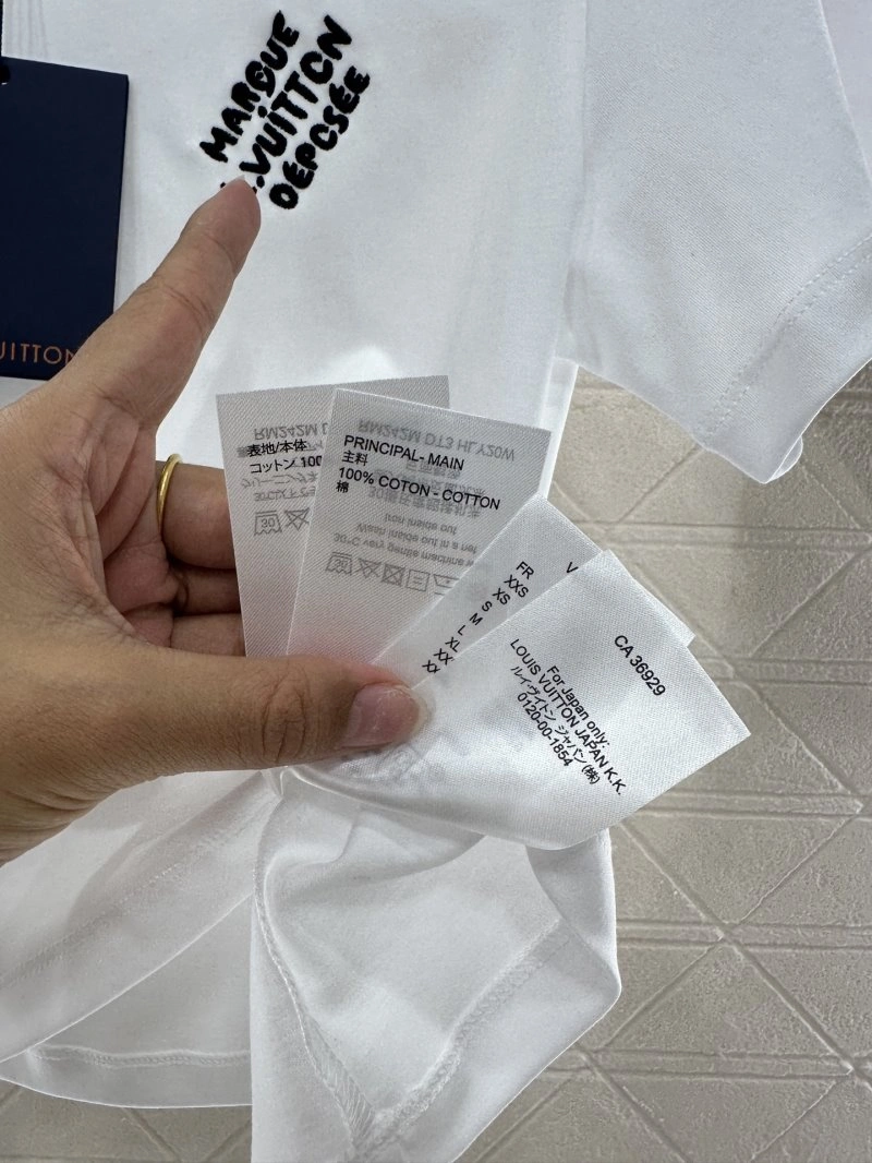 Bold Louis Vuitton T-Shirts 130999