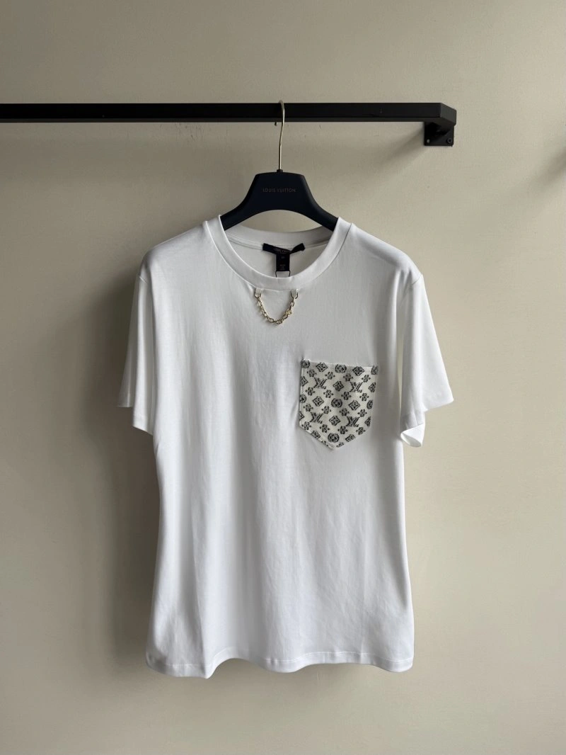 Louis Vuitton T-Shirts Sleek 130981