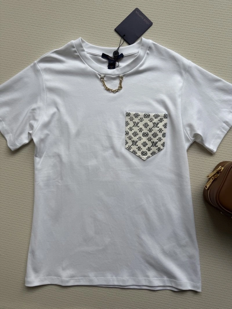 Louis Vuitton T-Shirts Sleek 130981