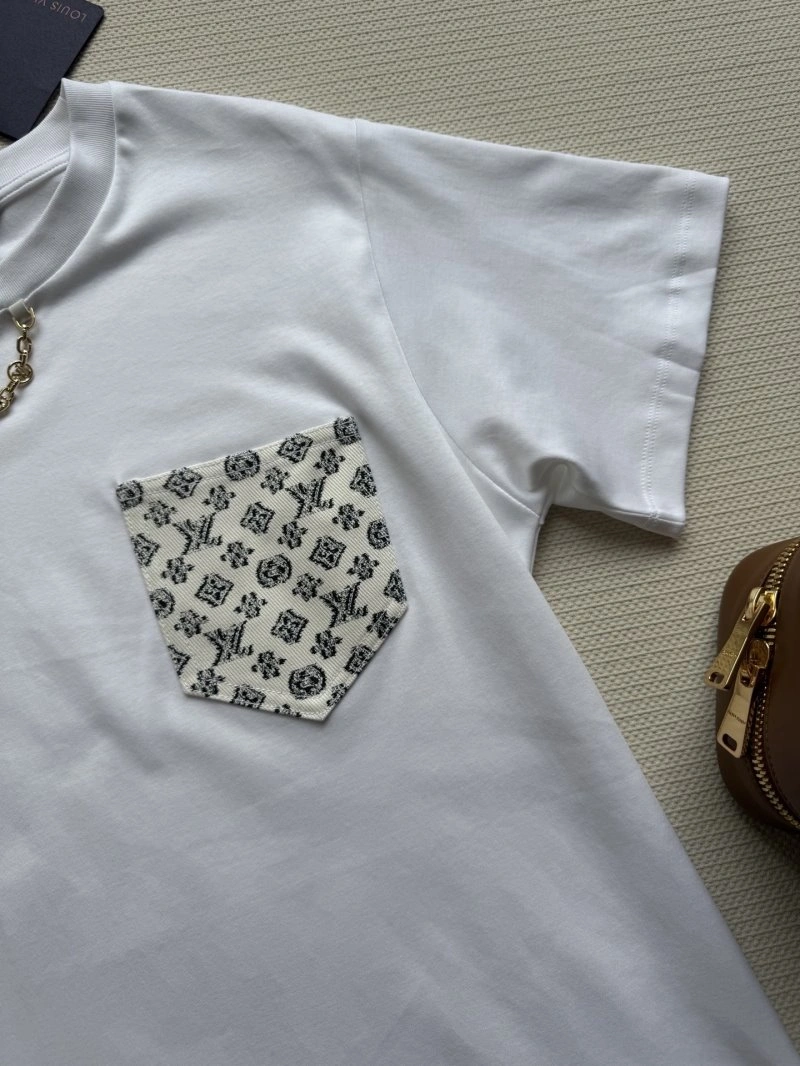 Louis Vuitton T-Shirts Sleek 130981