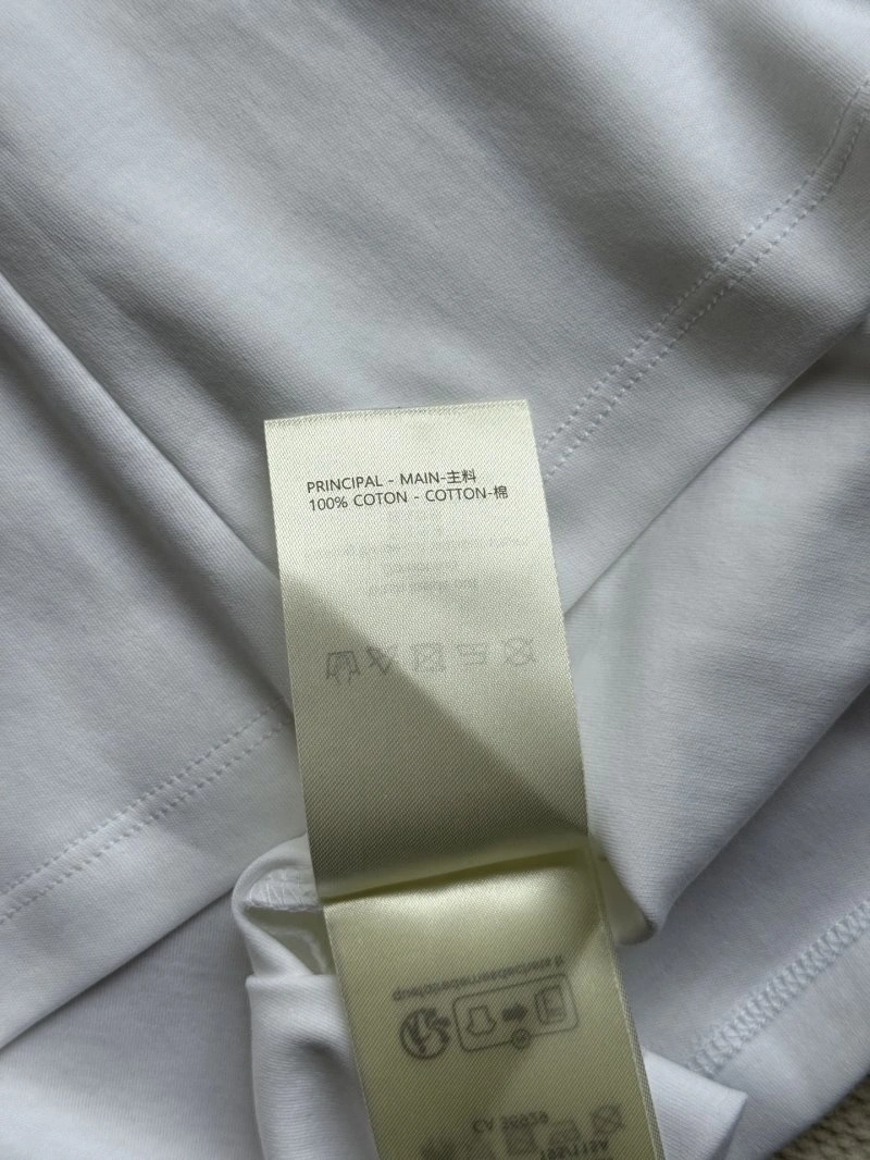 Louis Vuitton T-Shirts Sleek 130981