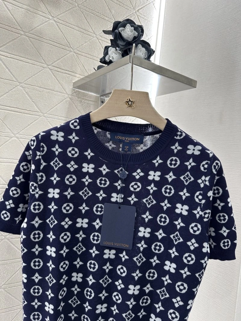 Louis Vuitton T-Shirts Stretchable 130979