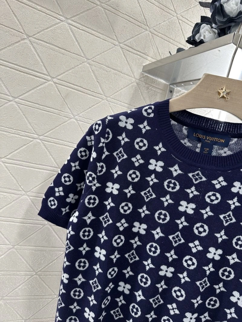 Louis Vuitton T-Shirts Stretchable 130979