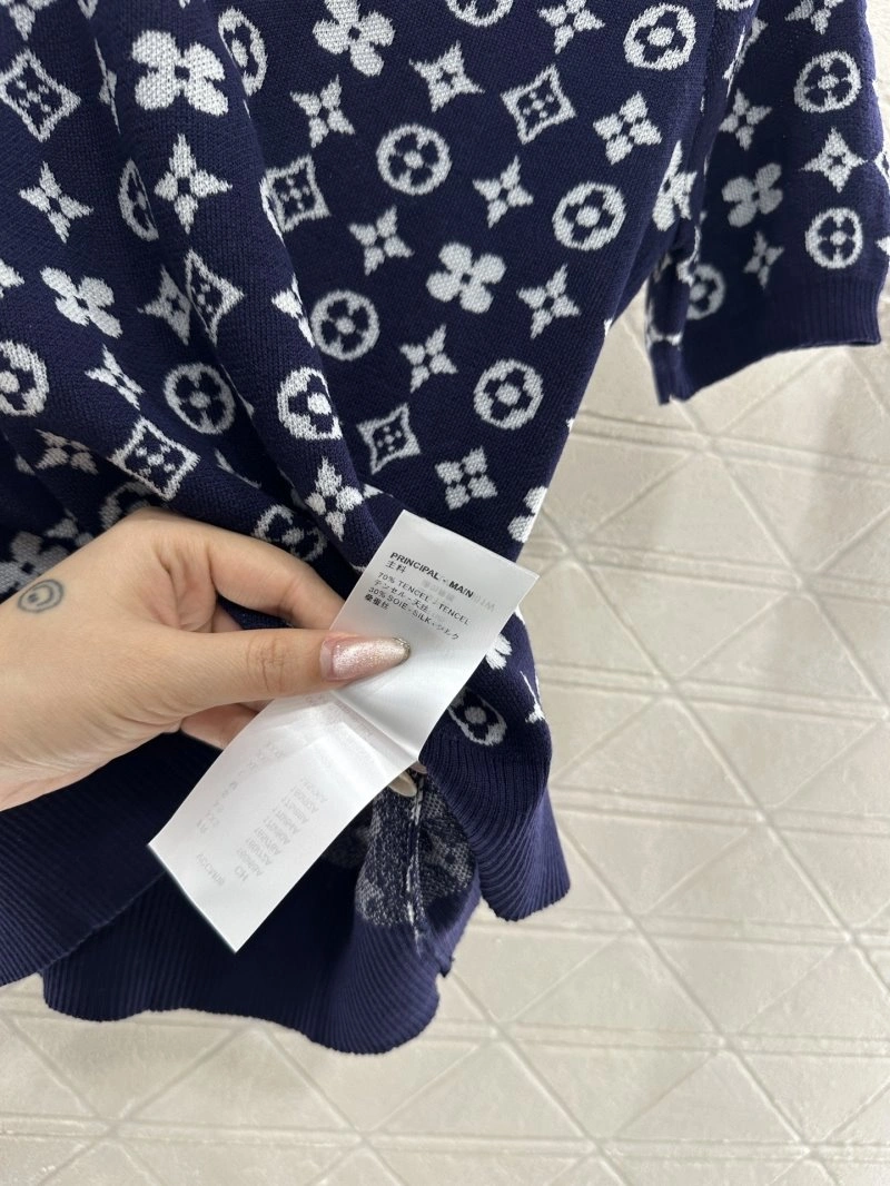 Louis Vuitton T-Shirts Stretchable 130979