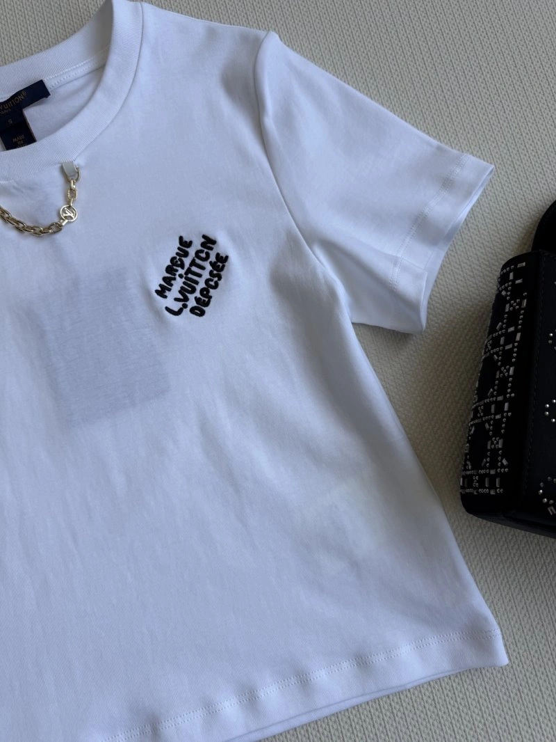 Minimalist Louis Vuitton T-Shirts 130977