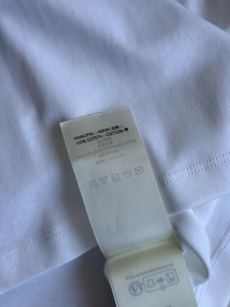Minimalist Louis Vuitton T-Shirts 130977