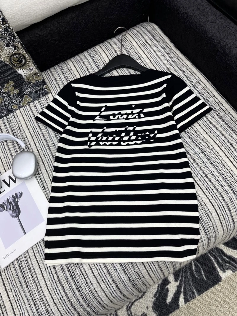 Louis Vuitton T-Shirts Sleek 131678