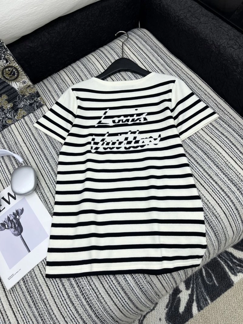 Louis Vuitton T-Shirts Sleek 131678