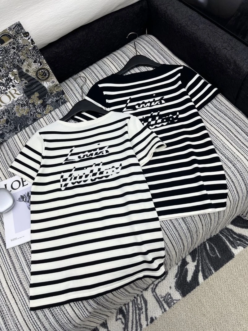 Louis Vuitton T-Shirts Sleek 131678