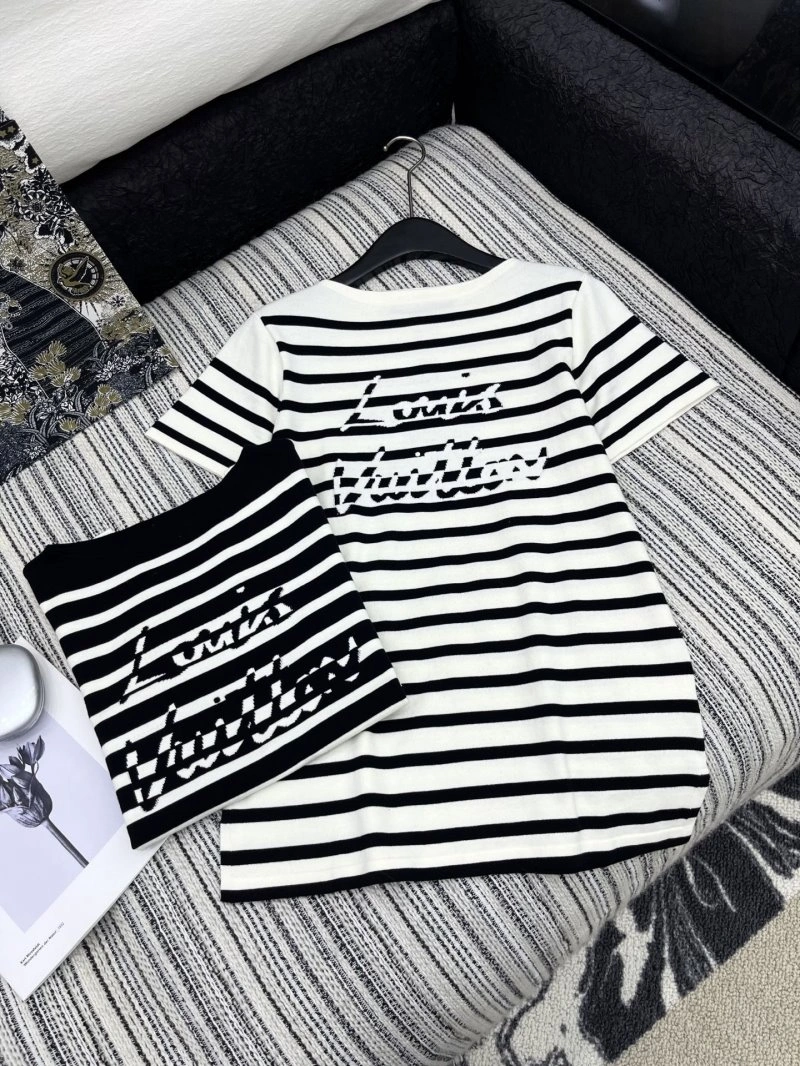 Louis Vuitton T-Shirts Sleek 131678