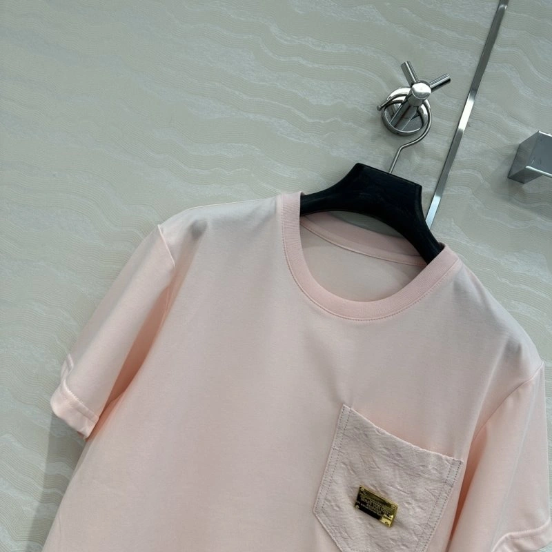 Versatile Louis Vuitton T-Shirts 131657