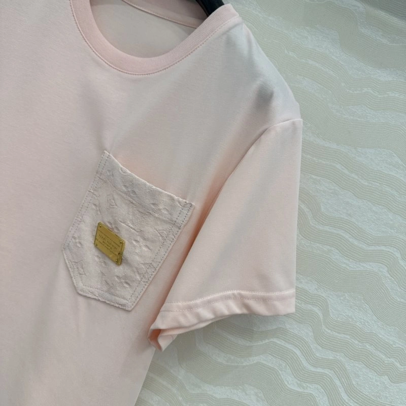 Versatile Louis Vuitton T-Shirts 131657