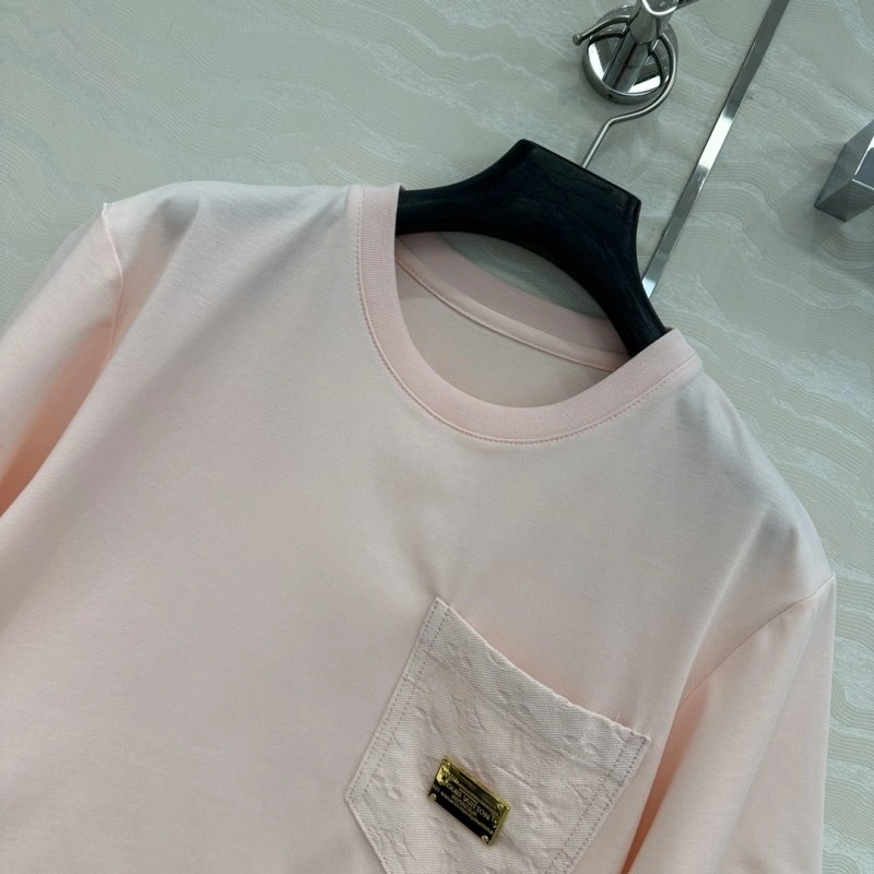 Versatile Louis Vuitton T-Shirts 131657