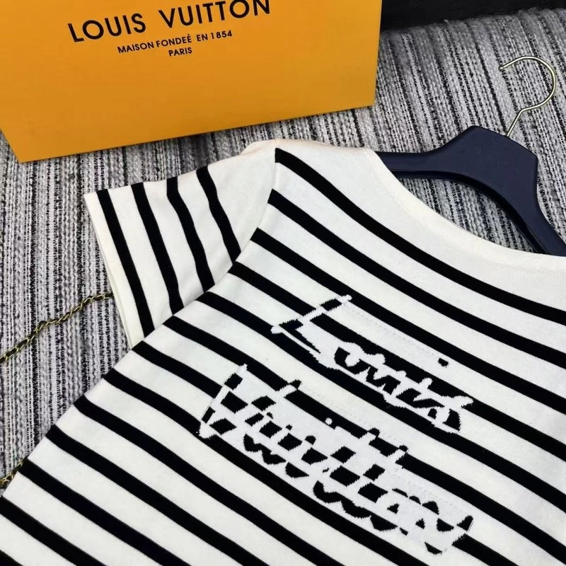 Sustainable Louis Vuitton T-Shirts 131645