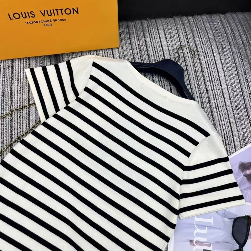 Sustainable Louis Vuitton T-Shirts 131645