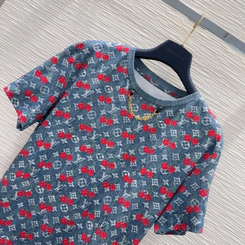 Louis Vuitton T-Shirts Youthful 131626