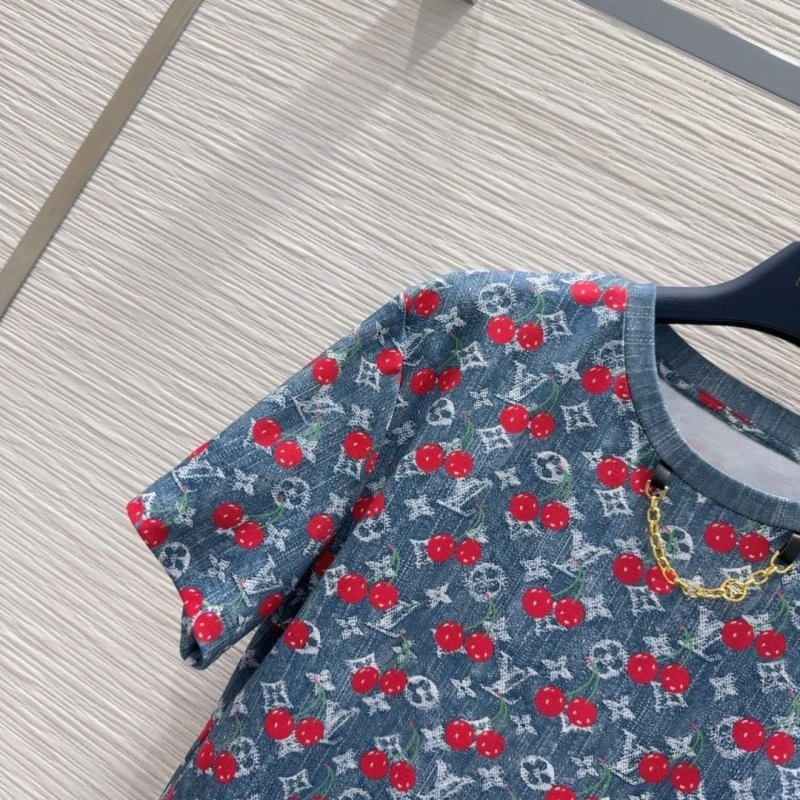 Louis Vuitton T-Shirts Youthful 131626