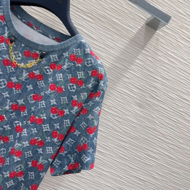 Louis Vuitton T-Shirts Youthful 131626