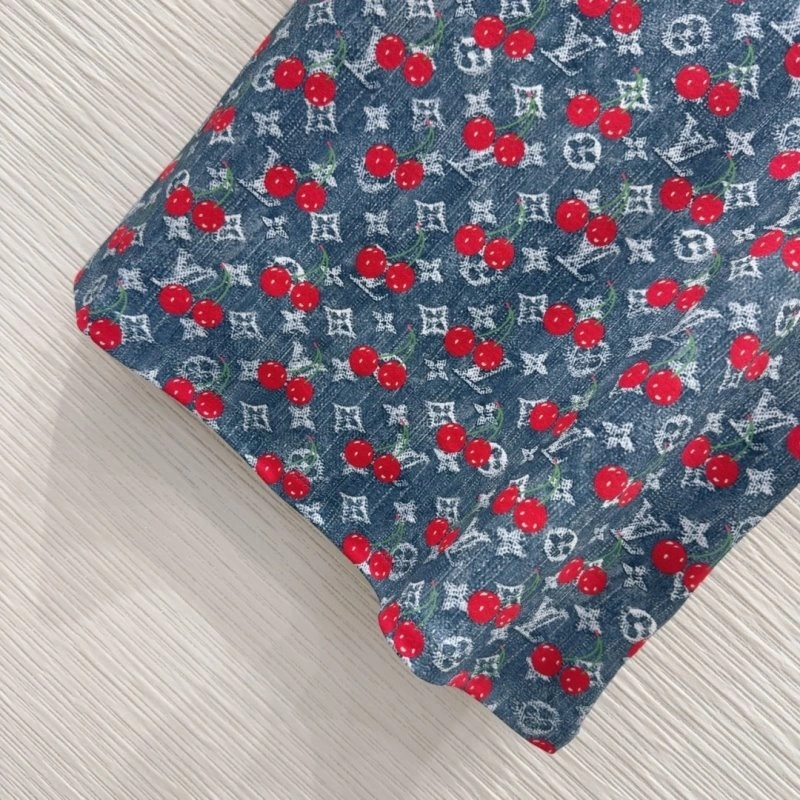 Louis Vuitton T-Shirts Youthful 131626