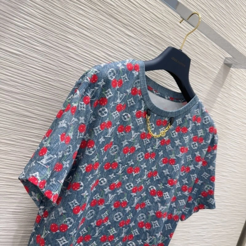 Louis Vuitton T-Shirts Youthful 131626