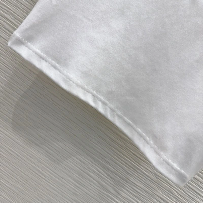 Refined Louis Vuitton T-Shirts 131638