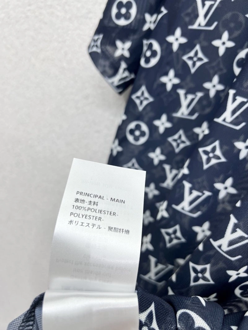 Compact Louis Vuitton T-Shirts 131624