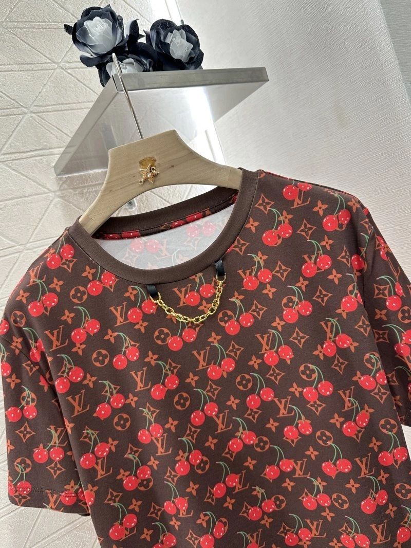 Attractive Louis Vuitton T-Shirts 131637